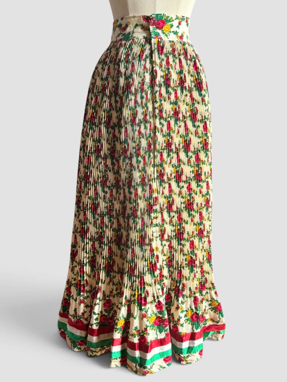 Vintage Hungarian Matyo Wool Challis Pleated Folk Skirt